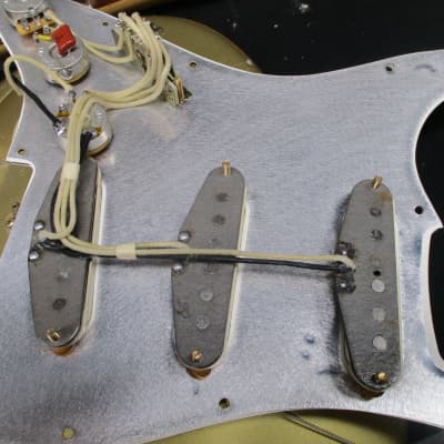 Fender Custom Shop 50th Anniversary 65 Stratocaster in Gold Metallic Relic 2004 image 15