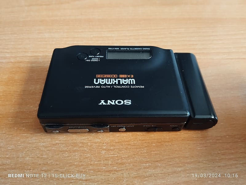 Sony WM F702 1989 - Sony Walkman radio Cassette player WM