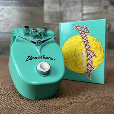 Danelectro French Toast Octave Fuzz Aqua