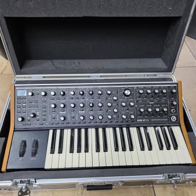 Moog Sub 37 tribute edition ! $1500 or best offer !! With free shipping  !!