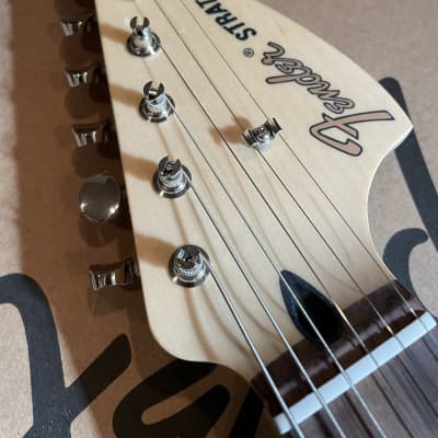 Fender Limited Edition Tom DeLonge Signature Stratocaster 2023 - Graffiti Yellow image 4