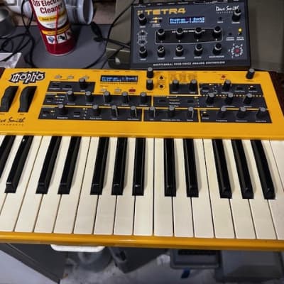 Dave Smith Instruments MOPHO 2000's - Yellow