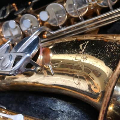 Vito Alto Gold Tone Saxophone with case and accessories image 3