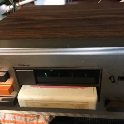 Realistic  Radio Shack Vintage 70’s 8 Track Recorder/Player Wood Cabinet Works Great image 3