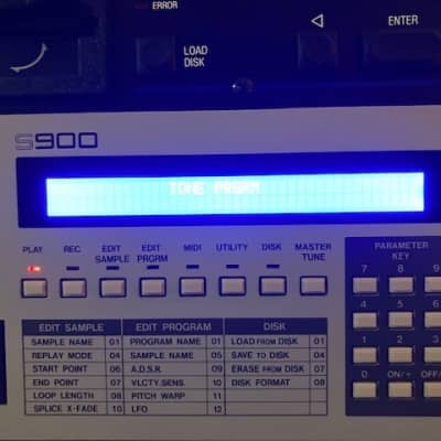 Akai S900 MIDI Digital Sampler 1986 - White