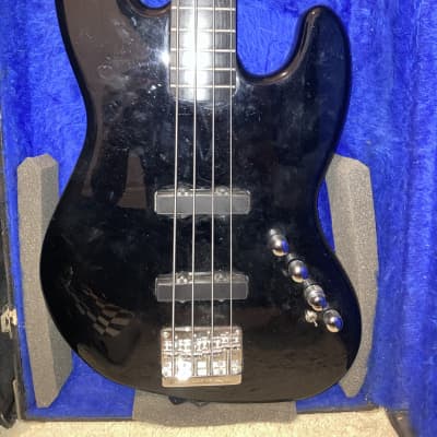 Squier Deluxe Jazz Bass Active V 5-String Electric Bass, Black