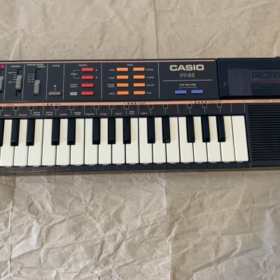 Casio PT-82 32-Key Mini Synthesizer 1980s - Black VGC in box
