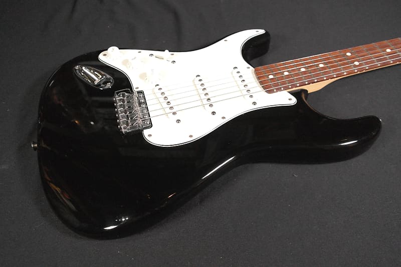 Fender Standard Stratocaster Left-Handed with Rosewood Fretboard 2013 - Black image 1