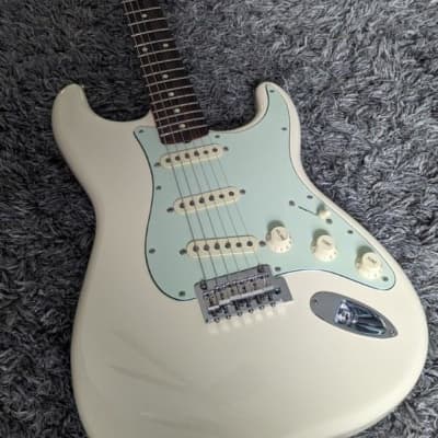 Fender Vintera '60s Stratocaster Modified with Pau Ferro Fretboard 2019 - Present - Olympic White image 2