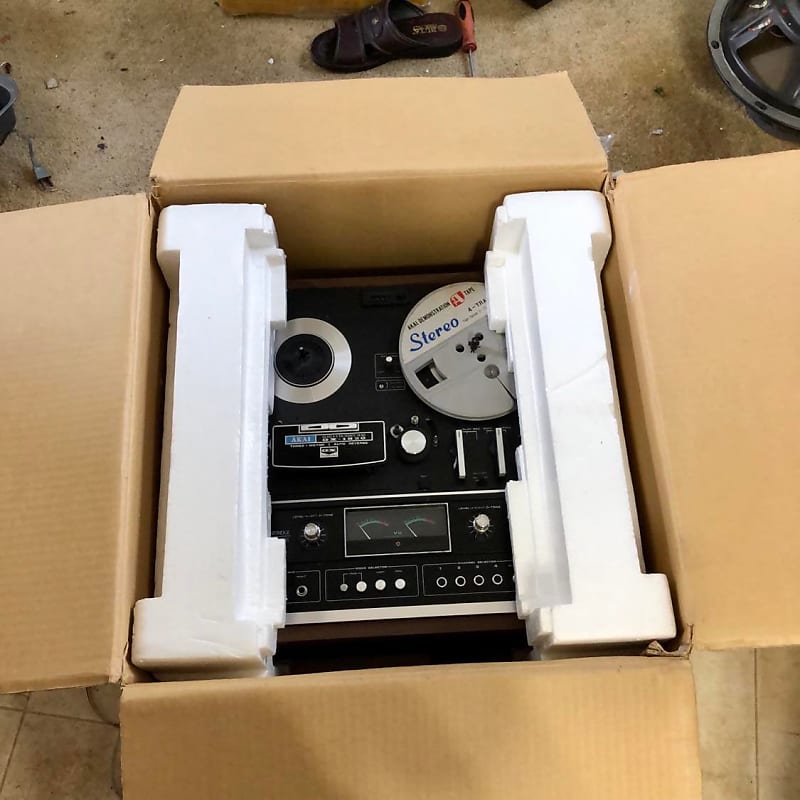 Akai GX-1820 Reel To Reel / 8 Track Tape Recorder .Build-in Speakers