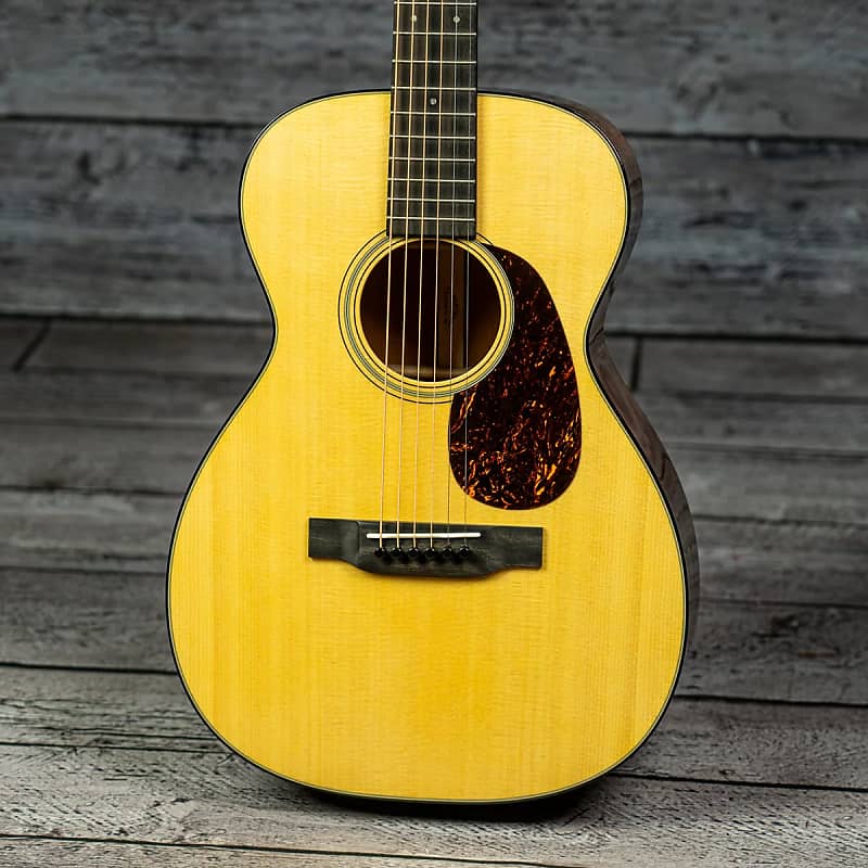 Martin 0-18 Acoustic Guitar w/ Hardshell Case