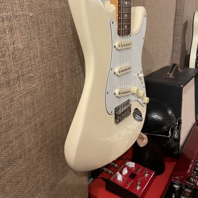 Beautiful Modified and Heavily Upgraded Fender Stratocatser 1994 Vintage Artic White, deep Roasted Neck - Treble Bleed, Blender Pot and Grease Buckets mods!! Upgraded Buddy Guy pups image 3
