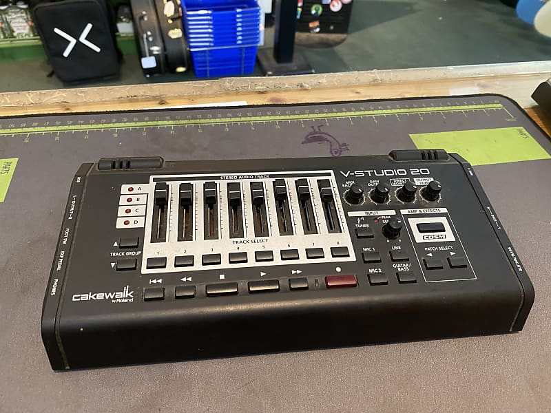 Roland V-Studio 20 | Vintage Guitar® magazine