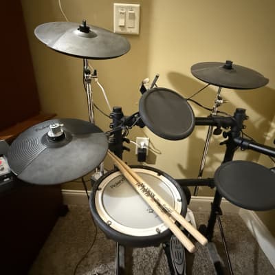Roland TD-3 Electric Drum Set w seat