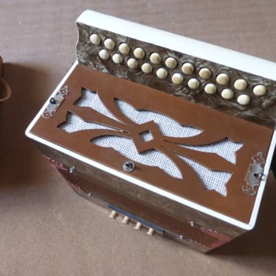 vintage 8 bass diatonic accordion 40s 50s image 3