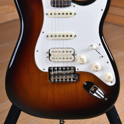 Fender American Performer Stratocaster HSS Rosewood Fingerboard 3 Tone Sunburst image 2