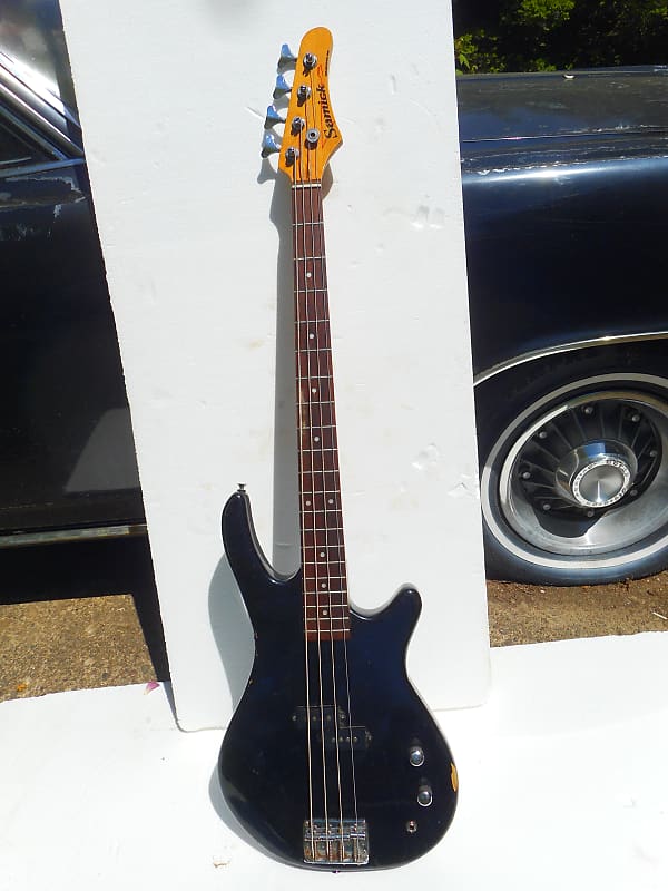 芸能人愛用 Samick 4 String Bass Black w/Gig Bag (Used