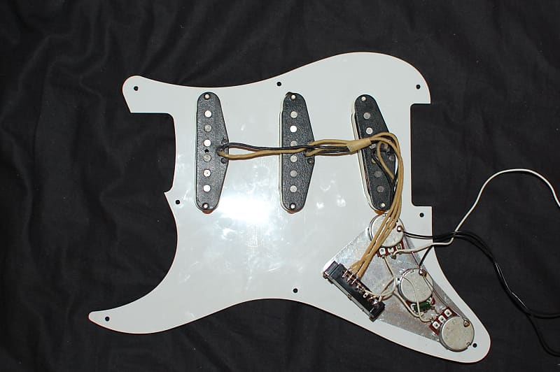 1987 Fender Japan '57 Stratocaster US-PUs | loaded pickguard +