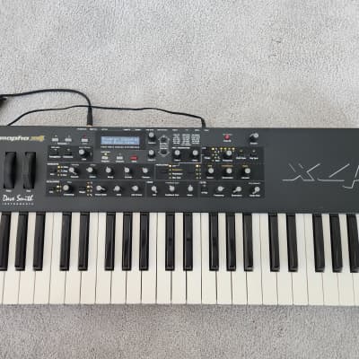 Dave Smith Instruments Mopho x4 44-Key 4-Voice Polyphonic Synthesizer Black with Wood Sides