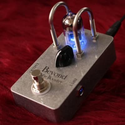 Beyond Beyond Tube Preamp Bass Wired 2S Blue LED【横浜店