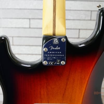 Fender American Professional II Stratocaster with Rosewood Fretboard - 3-Color Sunburst image 9