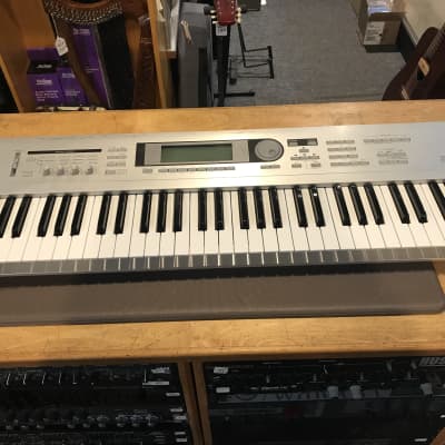 Korg Triton LE 61-Key 62-Voice Polyphonic Workstation 2000 - 2002 - Silver