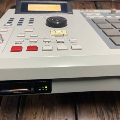 Akai MPC2000XL MIDI Production Center | Reverb Canada