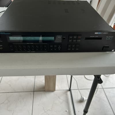 Roland D550