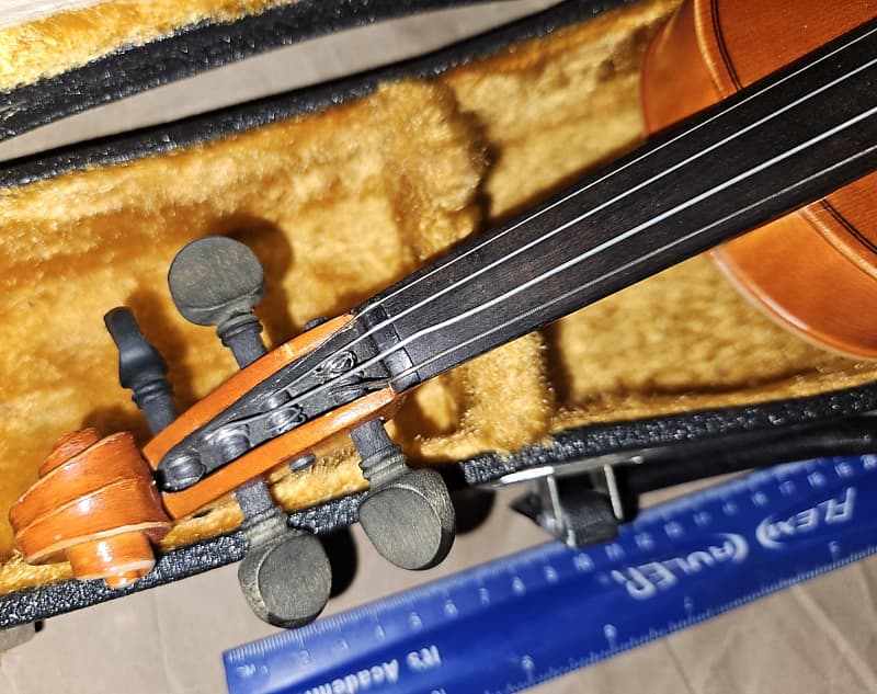Kiso Suzuki model 7 size 1/16 violin, Japan 1982, with case