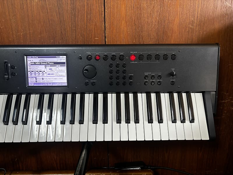 KORG M50-61 61-Key Compact Music Workstation w/ box