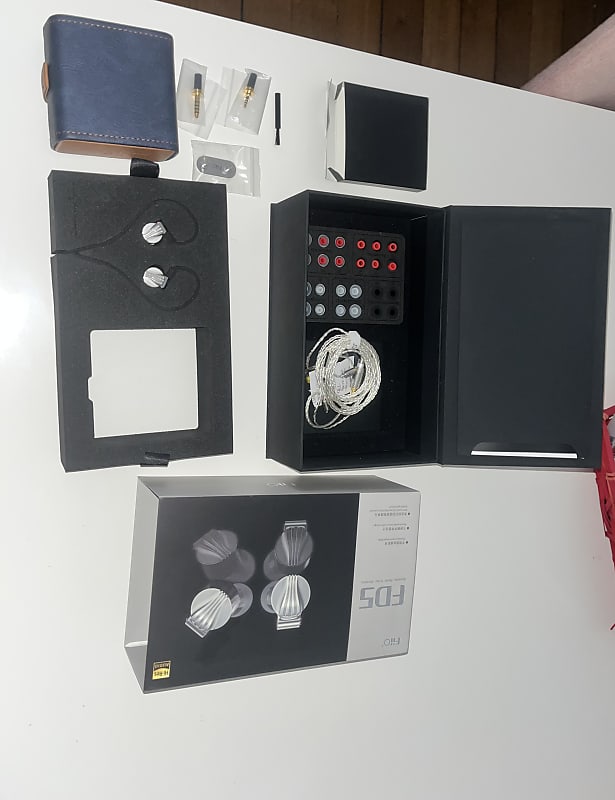 FiiO FD5 earphones | Reverb