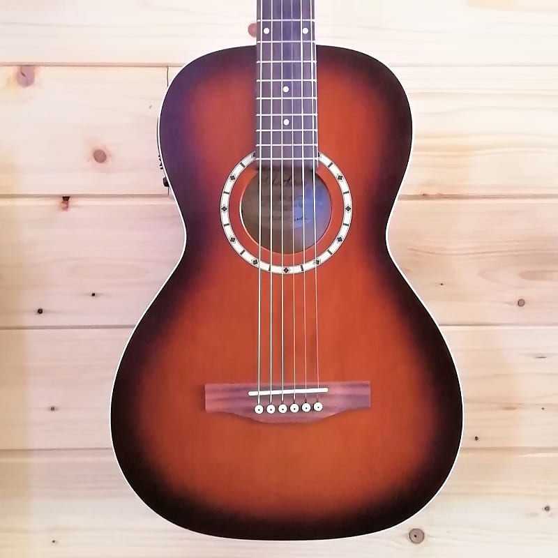 Art & Lutherie Cedar Dreadnought Acoustic Guitar in Antique