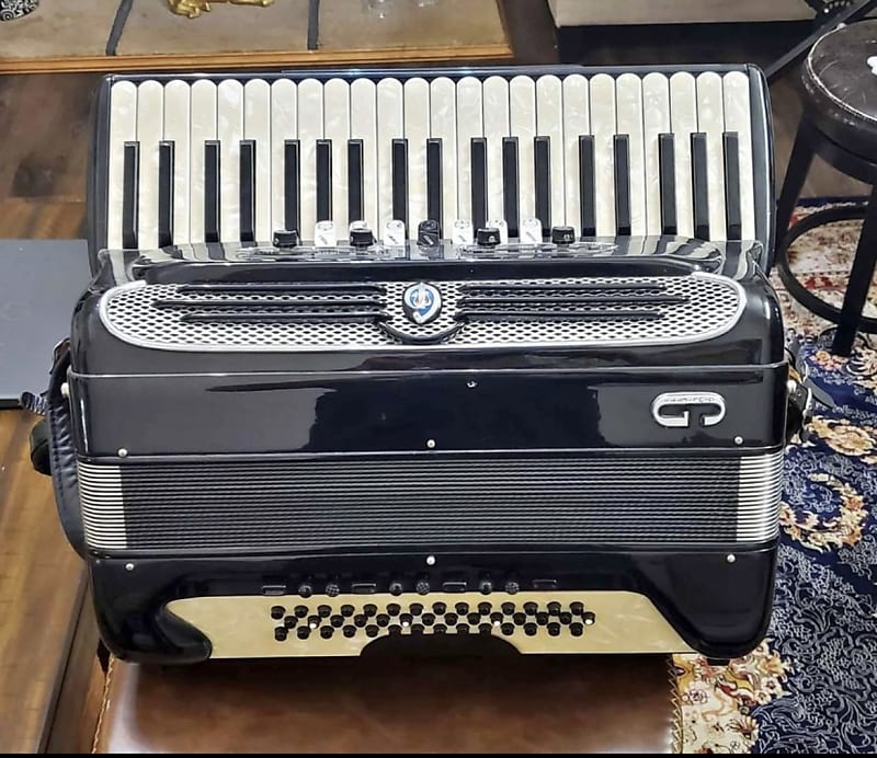 GIULIETTI ACCORDION Bassetti F3 (free bass ) 6070s Reverb Canada