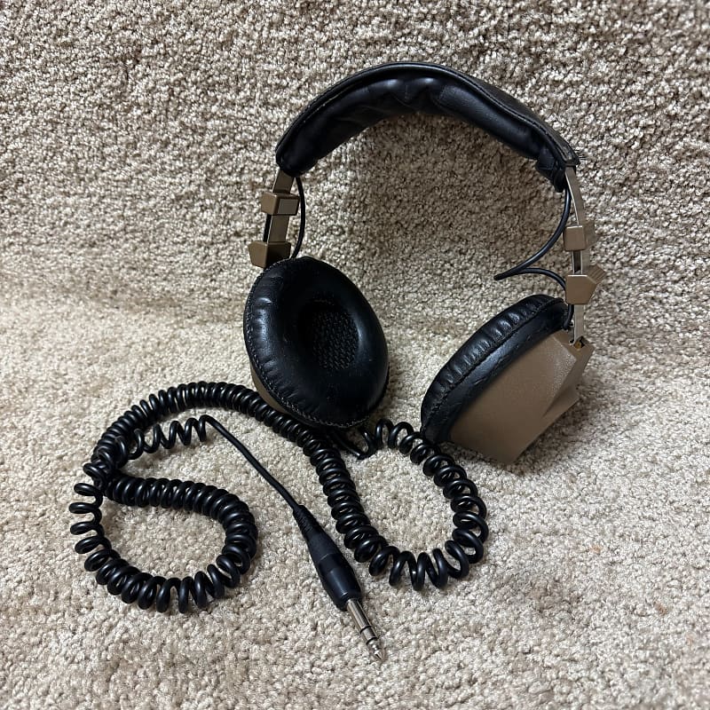Realistic Nova 40 Headphones  			