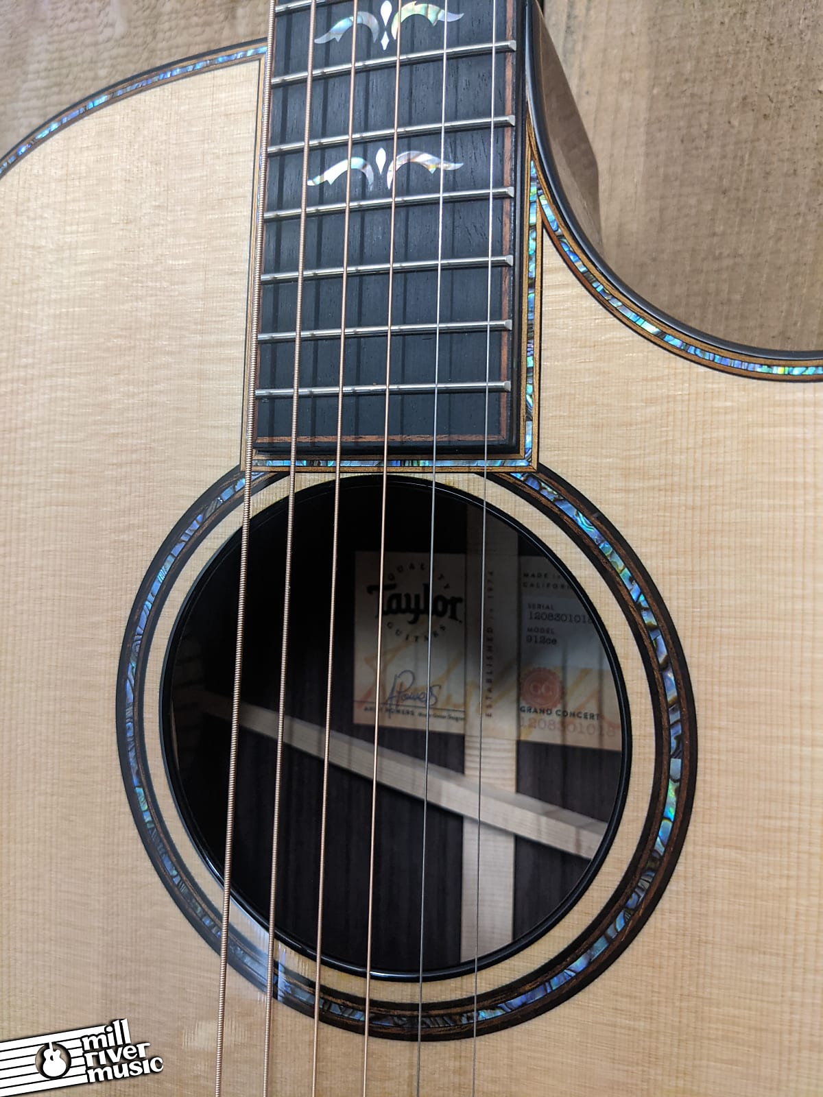 Taylor 912ce Grand Concert V-Class Acoustic Electric Cutaway Guitar w/HSC