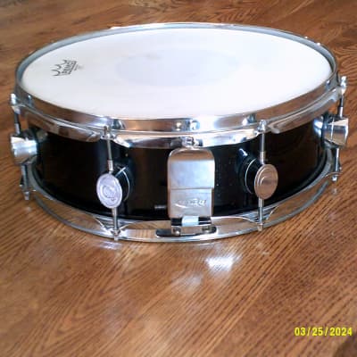 Pacific PDP Series 804 14 X 5 Snare Drum, Hardwood Shell, Gloss Black - Clean! image 5
