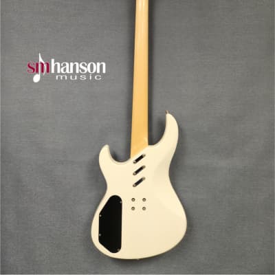 Yamaha Attitude Deluxe bass - White - PreOwned - includes
