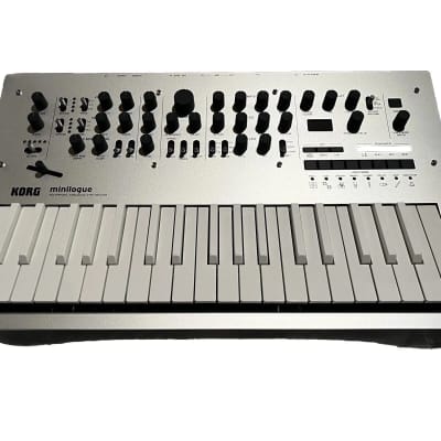 Future Retro Revolution R2 MK2 TB-303 Analog Synthesizer