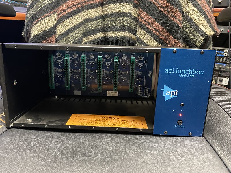 API 500-6B Lunchbox 6-Slot Powered 500 Series Frame | Reverb