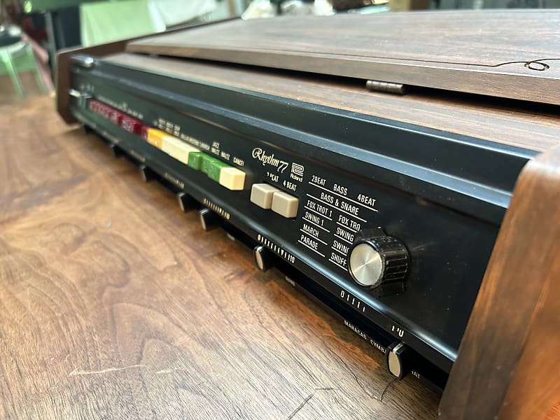 Roland TR-77