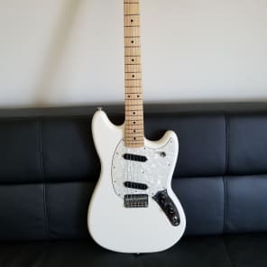 Fender offset series mustang top