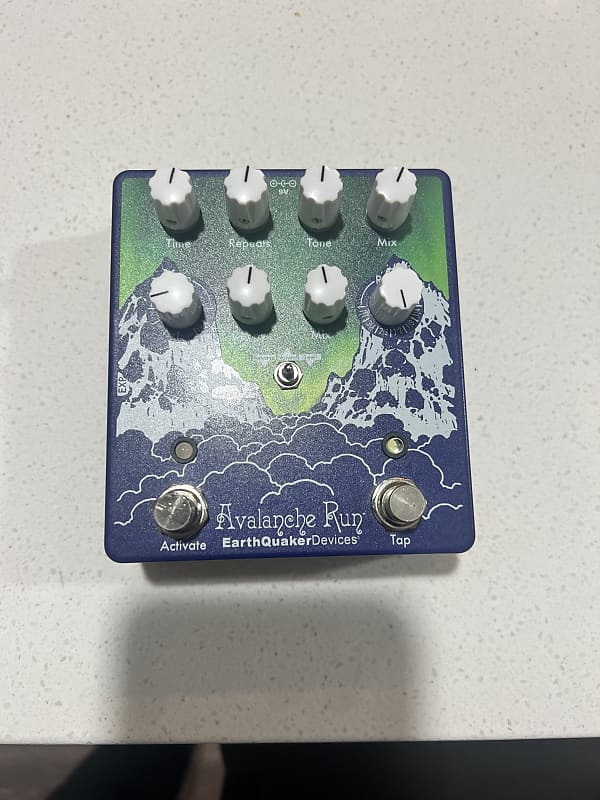 EarthQuaker Devices Avalanche Run Stereo Reverb & Delay with Tap Tempo V2