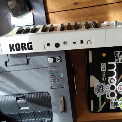 Korg K25 25-Key USB MIDI Studio Controller 2000s - White with Silver Trim image 2