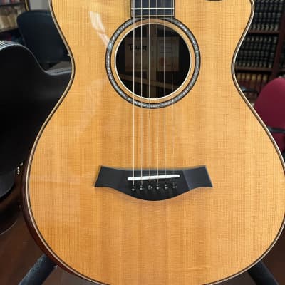 Taylor 812ce 12-Fret with V-Class Bracing 2019 - Present - Natural image 4