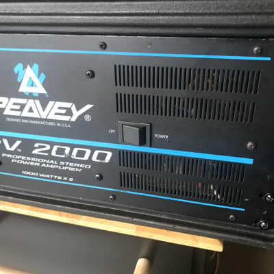 Peavey PV 2000 - Black 1000 Watt per channel stereo amp (bridgable 