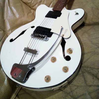 Morales by Zen-On Acoustic 60's Aged White for sale