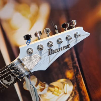 Ibanez PIA3761C-BLP Steve Vai “PIA” Signature Edition E-Guitar 6 String – Blue Powder + Hardcase image 6
