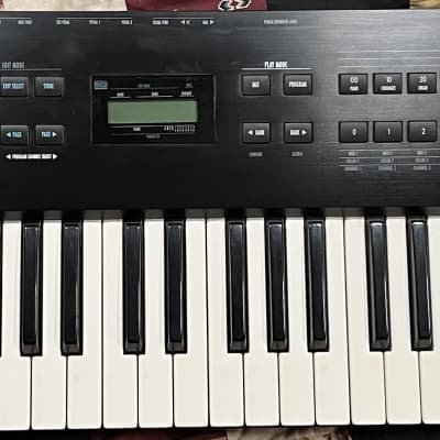 Alesis  QS7 Good Condition