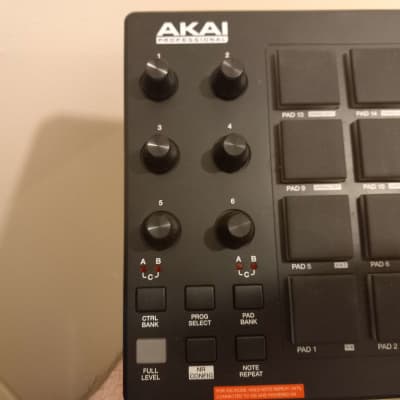 Akai MPD218 2015 - Present - Black image 3