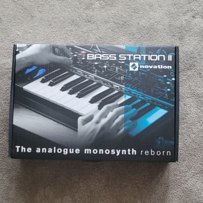 Novation Bass Station II 25-Key Monophonic Synthesizer 2013 - Present - Black